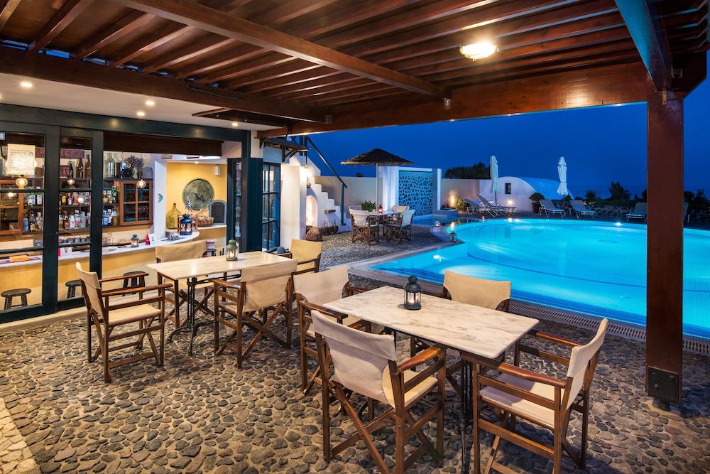 Hotel Kalimera — Swimming pool in Akrotiri, South Aegean