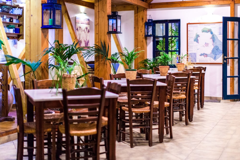 Hotel Kalimera — Restaurant & bars in Akrotiri, South Aegean