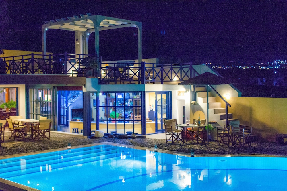 Hotel Kalimera — Swimming pool in Akrotiri, South Aegean