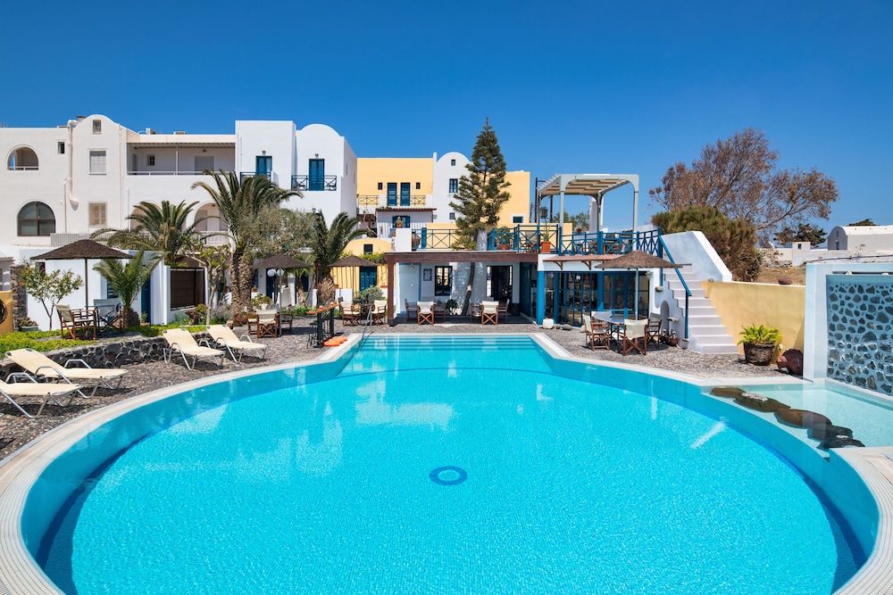 Hotel Kalimera — Swimming pool in Akrotiri, South Aegean