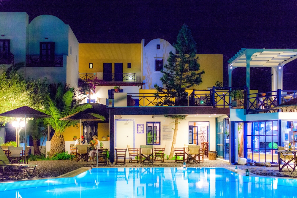 Hotel Kalimera — Hotel building in Akrotiri, South Aegean