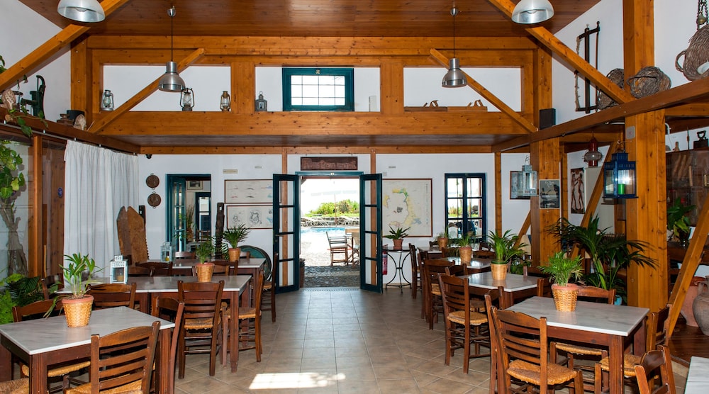 Hotel Kalimera — Restaurant & bars in Akrotiri, South Aegean