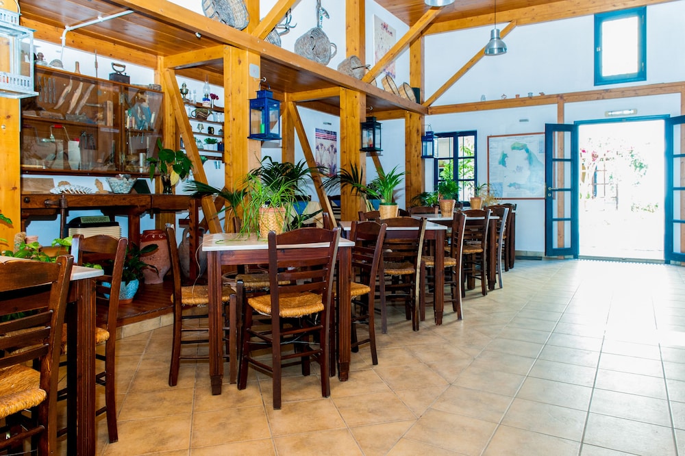 Hotel Kalimera — Restaurant & bars in Akrotiri, South Aegean