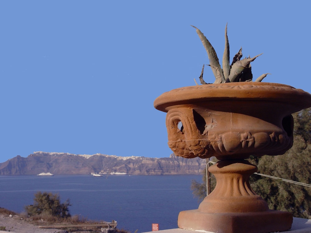 Hotel Kalimera — Attractions in the area in Akrotiri, South Aegean