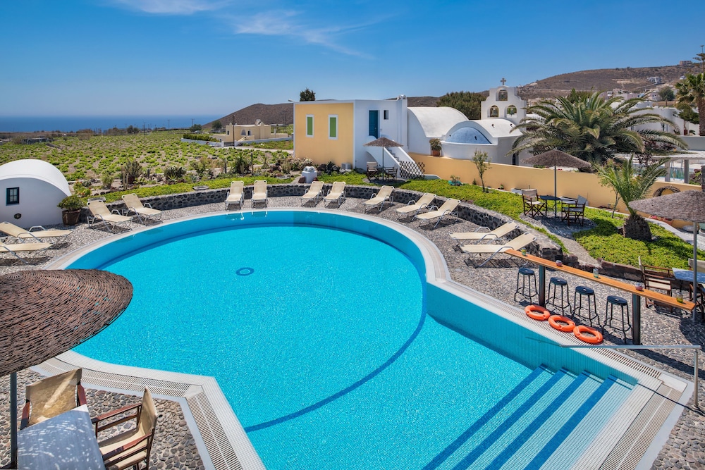 Hotel Kalimera — Swimming pool in Akrotiri, South Aegean