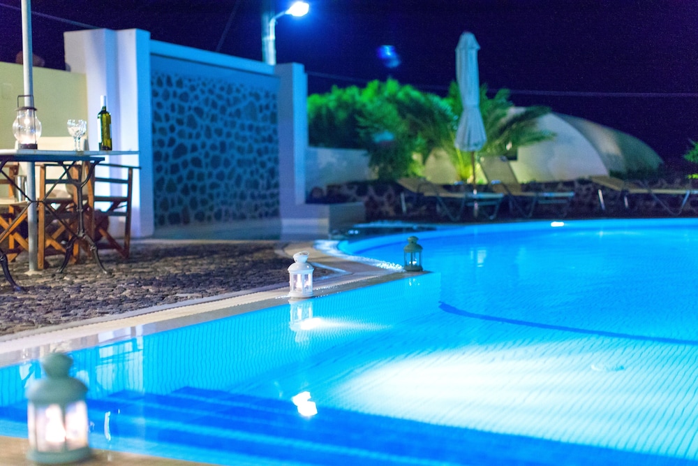 Hotel Kalimera — Swimming pool in Akrotiri, South Aegean