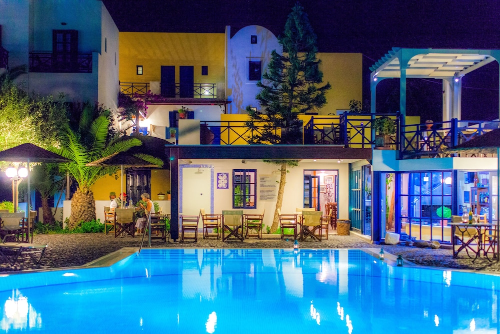 Hotel Kalimera — Hotel building in Akrotiri, South Aegean