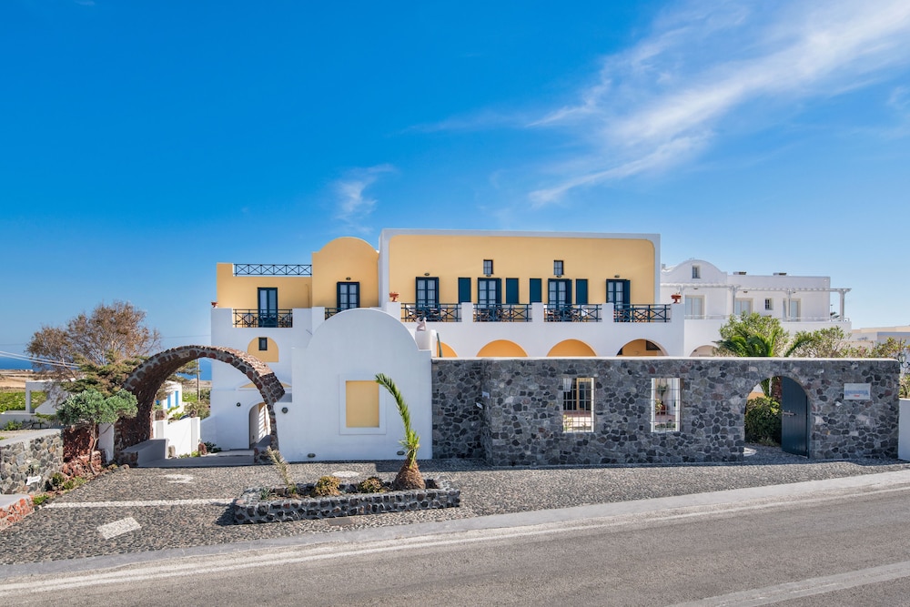 Hotel Kalimera — Hotel building in Akrotiri, South Aegean