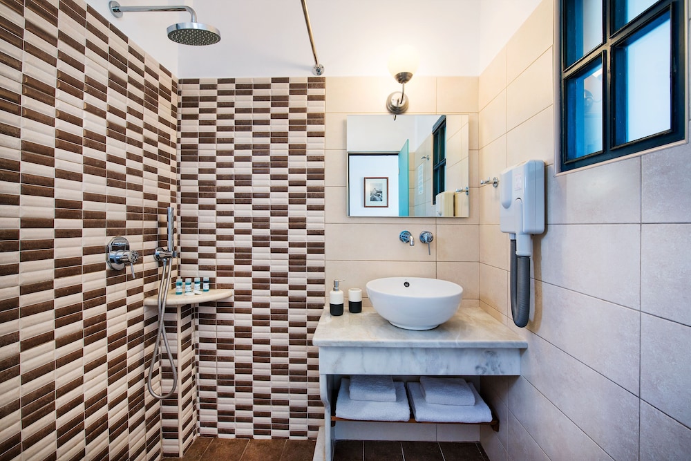 Hotel Kalimera — Hotel rooms in Akrotiri, South Aegean