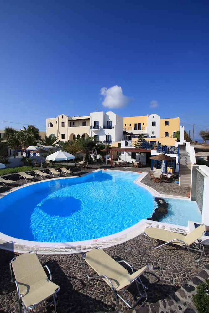 Hotel Kalimera — Swimming pool in Akrotiri, South Aegean