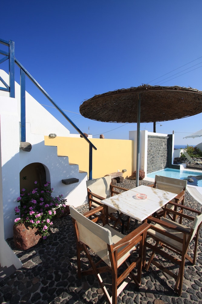 Hotel Kalimera — Hotel building in Akrotiri, South Aegean