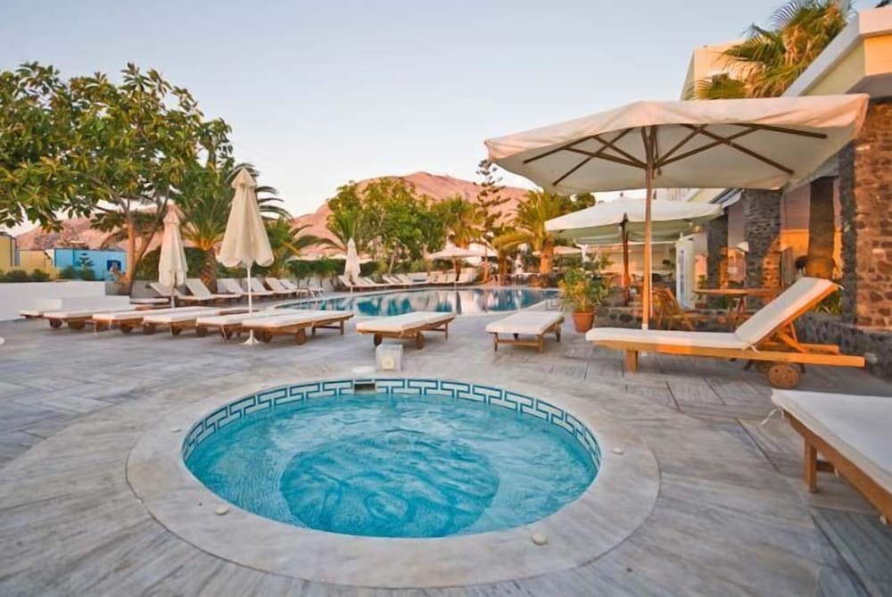 Hotel Makarios — Swimming pool in Kamari, South Aegean
