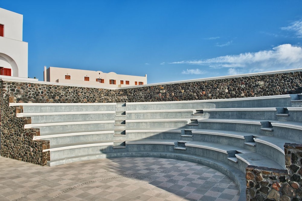 Hotel Makarios — Hotel building in Kamari, South Aegean