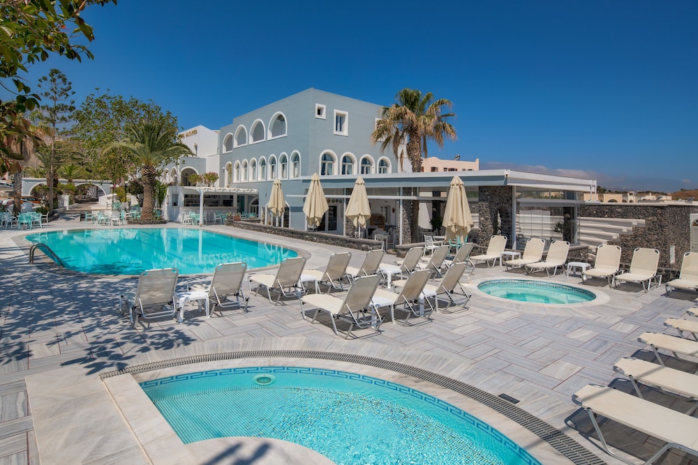 Hotel Makarios — Swimming pool in Kamari, South Aegean