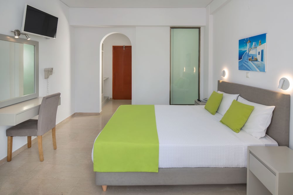 Hotel Makarios — Hotel rooms in Kamari, South Aegean