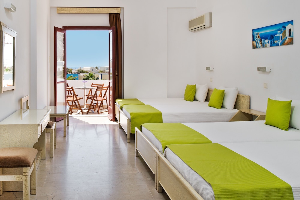 Hotel Makarios — Hotel rooms in Kamari, South Aegean