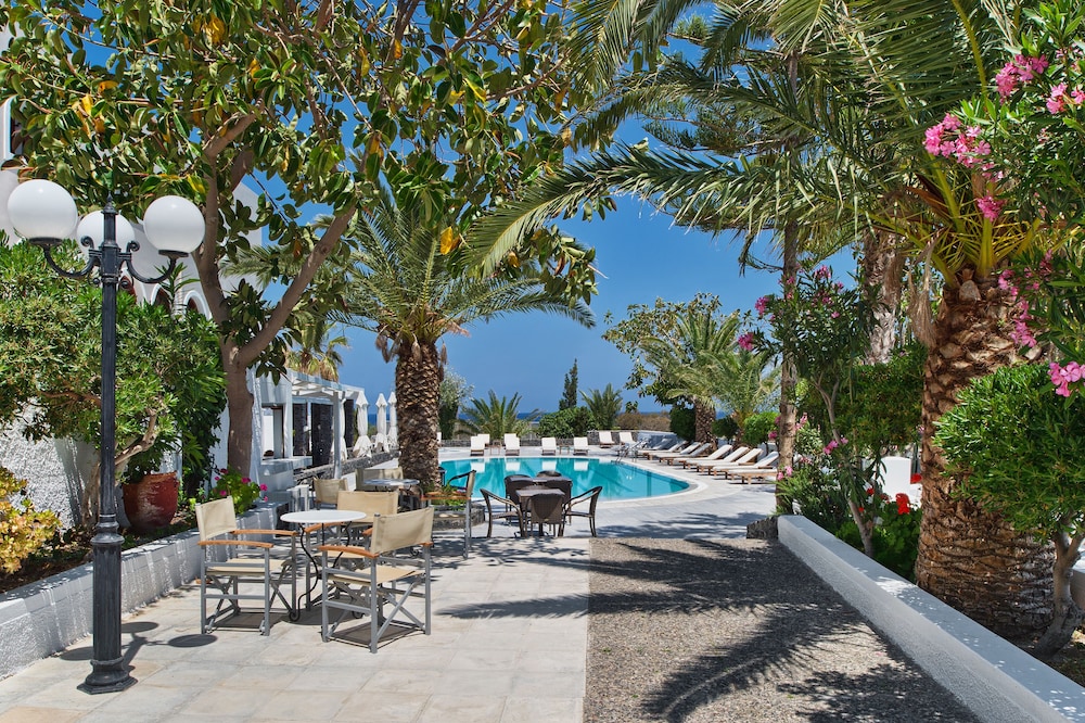 Hotel Makarios — Swimming pool in Kamari, South Aegean