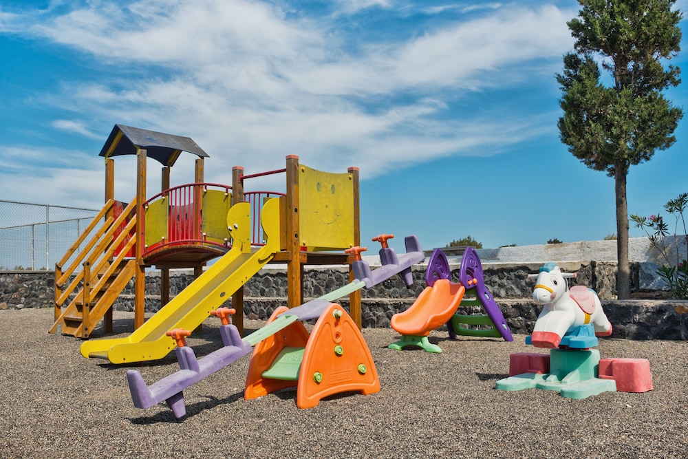 Hotel Makarios — Attractions for children in Kamari, South Aegean