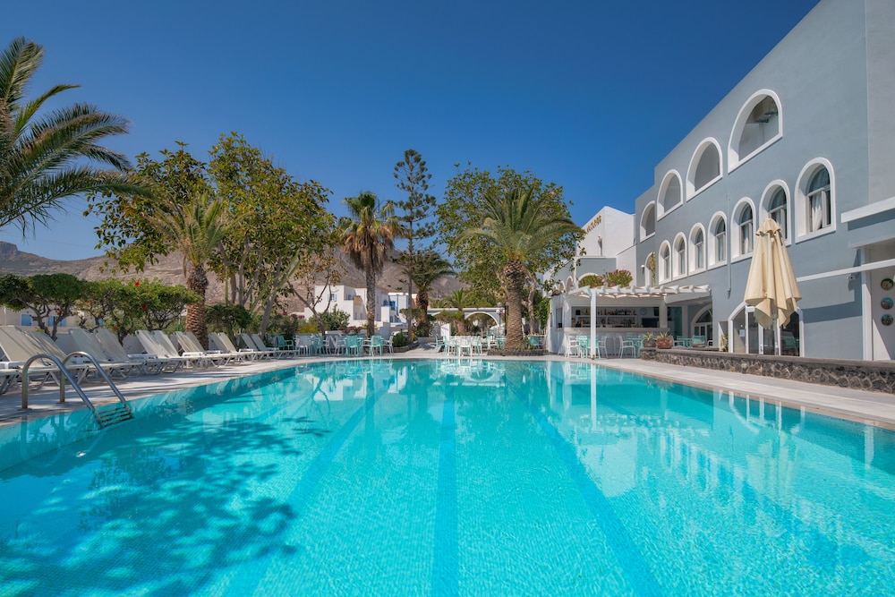 Hotel Makarios — Swimming pool in Kamari, South Aegean