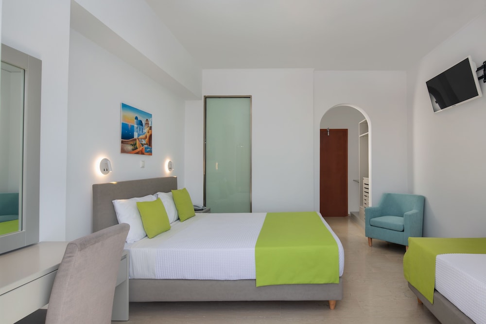Hotel Makarios — Hotel rooms in Kamari, South Aegean