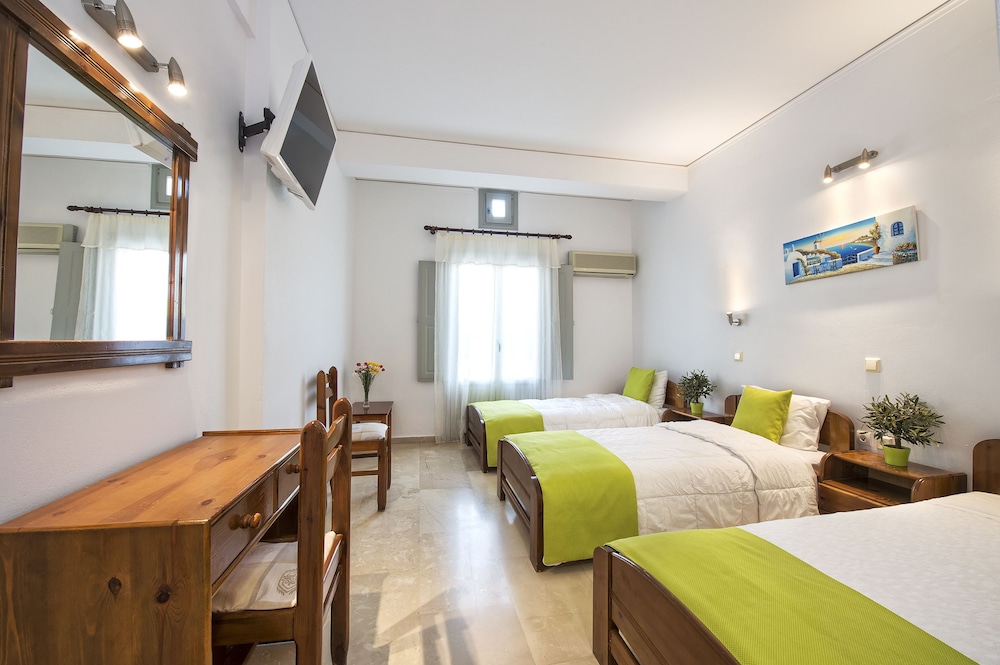 Hotel Makarios — Hotel rooms in Kamari, South Aegean