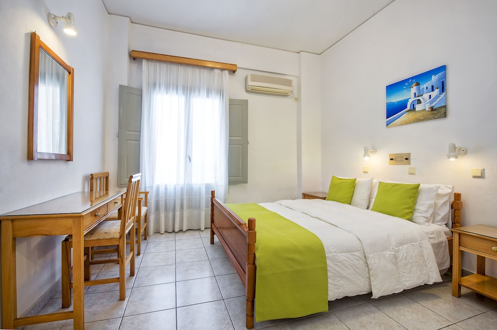 Hotel Makarios — Hotel rooms in Kamari, South Aegean