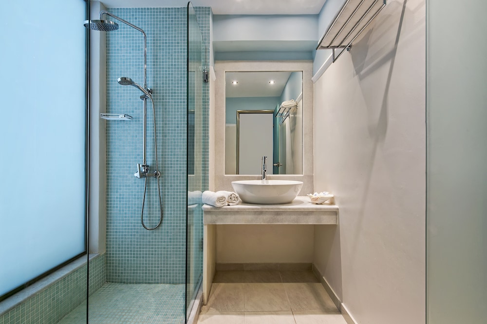 Hotel Makarios — Hotel rooms in Kamari, South Aegean