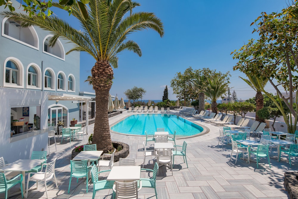 Hotel Makarios — Swimming pool in Kamari, South Aegean