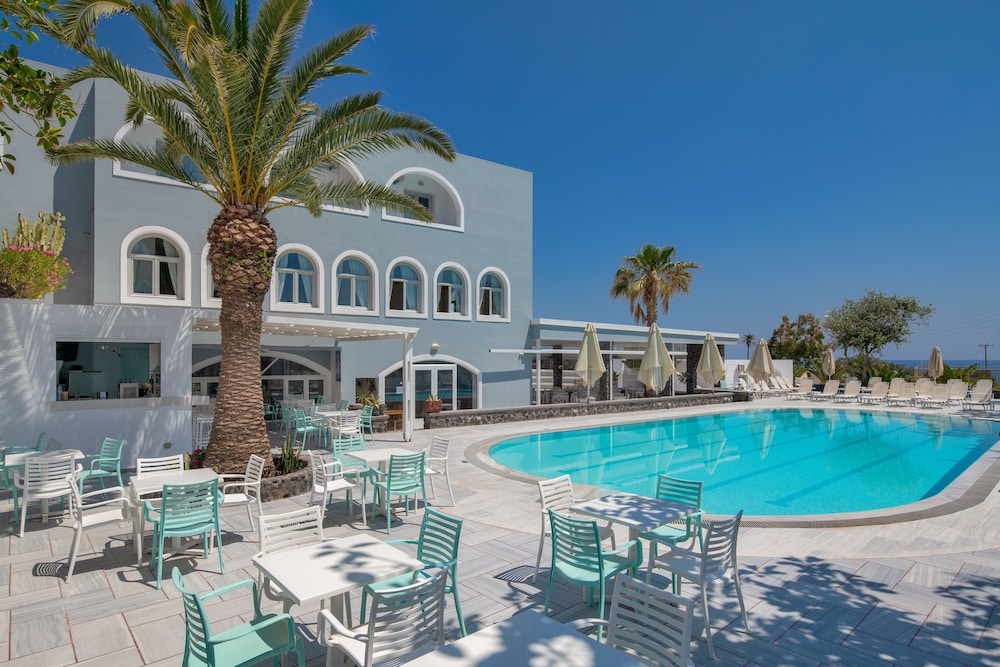 Hotel Makarios — Swimming pool in Kamari, South Aegean