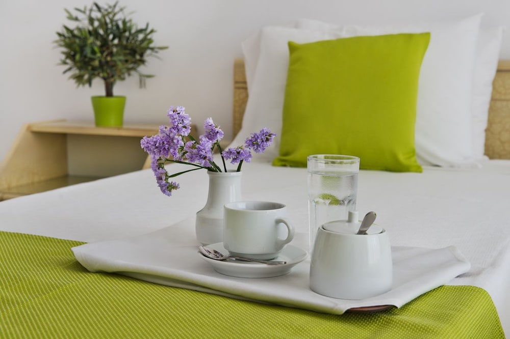 Hotel Makarios — Hotel rooms in Kamari, South Aegean