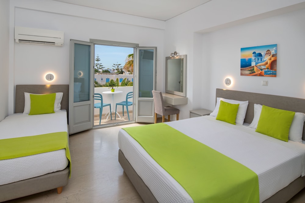 Hotel Makarios — Hotel rooms in Kamari, South Aegean