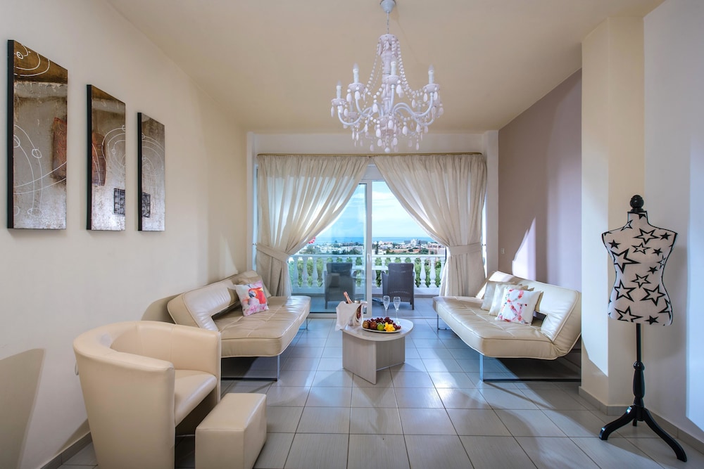 Hotel Matheo Villas & Suites — Hotel rooms in Malia