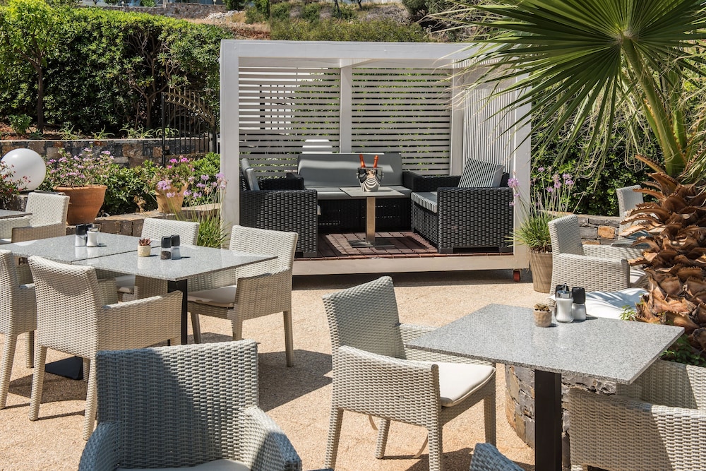 Hotel Matheo Villas & Suites — Restaurant & bars in Malia