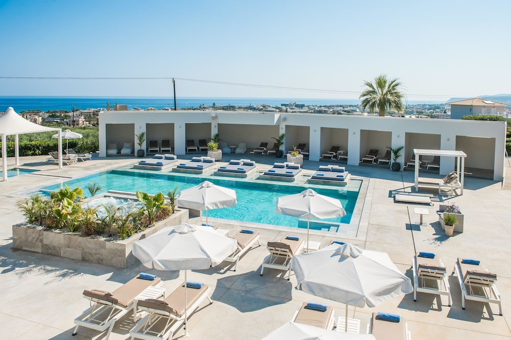 Hotel Matheo Villas & Suites — Beach in Malia