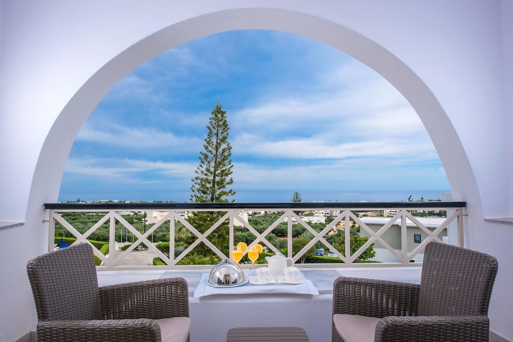 Hotel Matheo Villas & Suites — Restaurant & bars in Malia