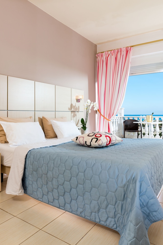 Hotel Matheo Villas & Suites — Hotel rooms in Malia