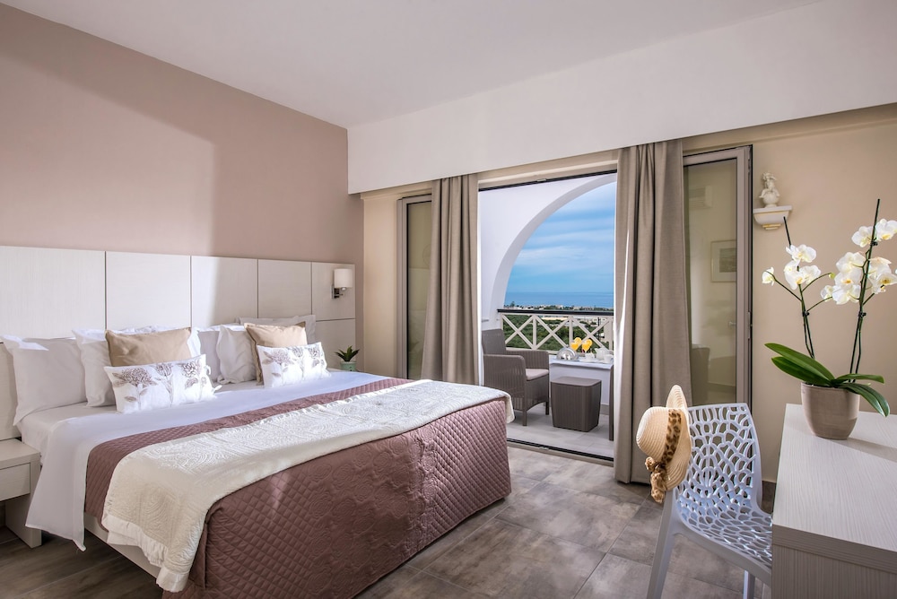Hotel Matheo Villas & Suites — Hotel rooms in Malia