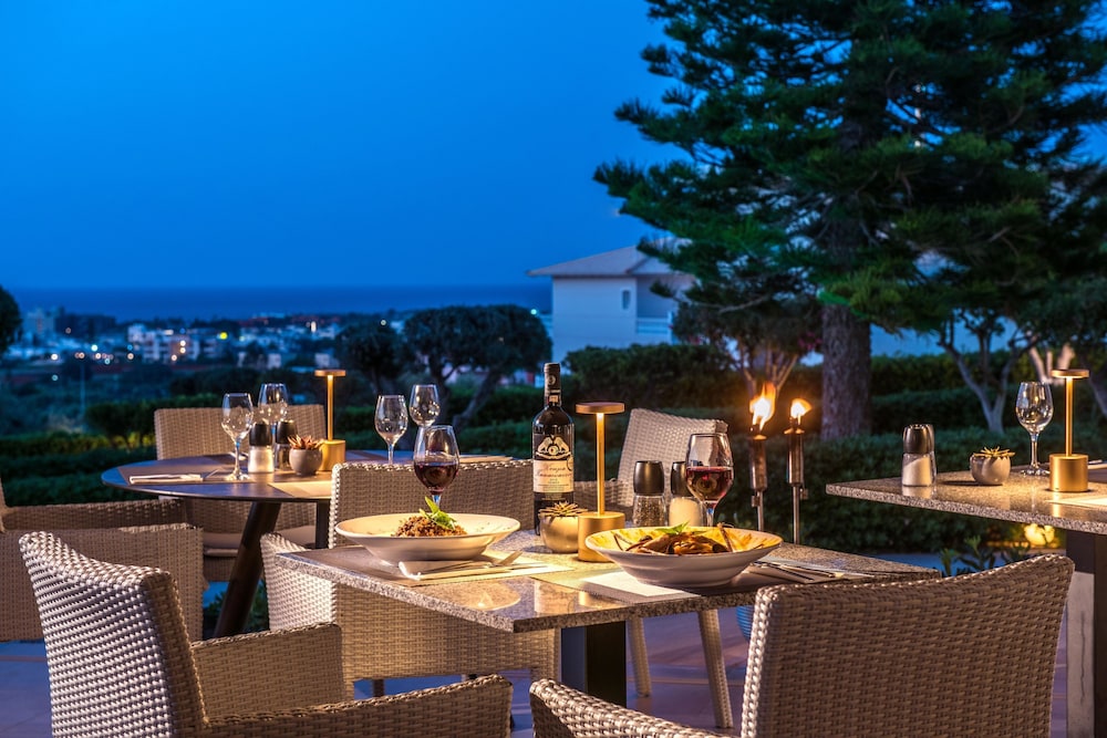 Hotel Matheo Villas & Suites — Restaurant & bars in Malia