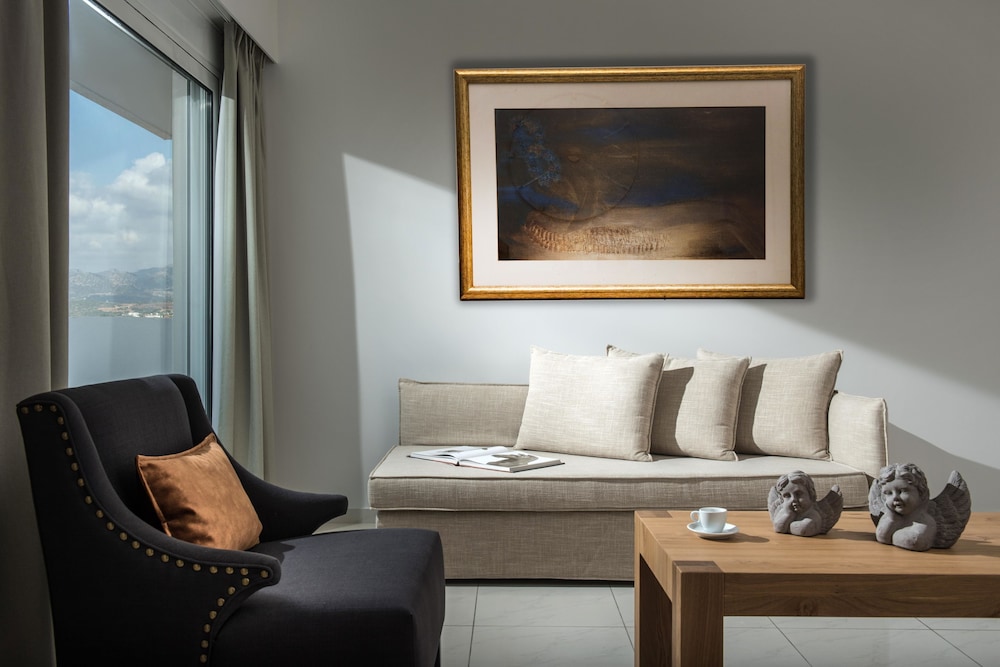 Hotel Matheo Villas & Suites — Hotel rooms in Malia