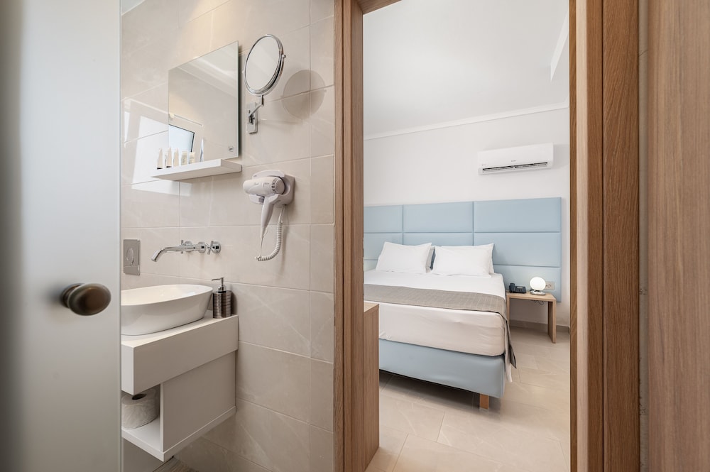 Poseidon Hotel and Apartments — Hotel rooms in Kos Town, South Aegean