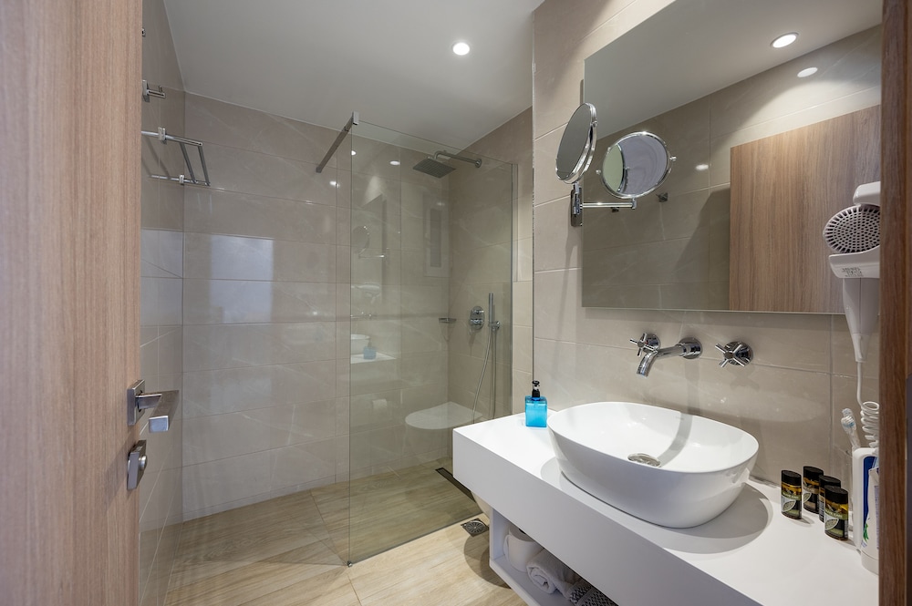 Poseidon Hotel and Apartments — Hotel rooms in Kos Town, South Aegean