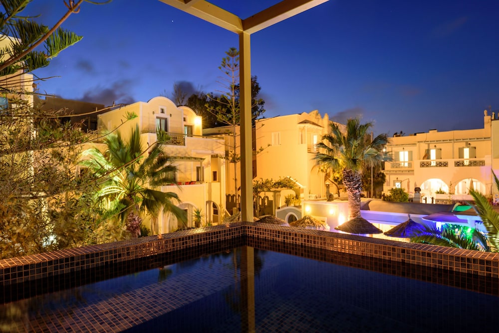 Hotel Zephyros — Swimming pool in Kamari, South Aegean