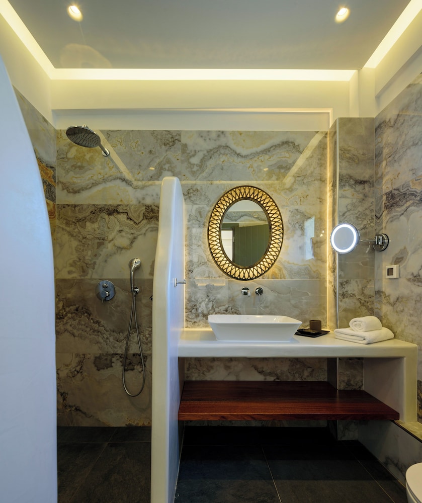 Hotel Zephyros — Hotel rooms in Kamari, South Aegean