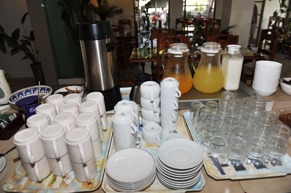 Hotel Zephyros — Restaurant & bars in Kamari, South Aegean