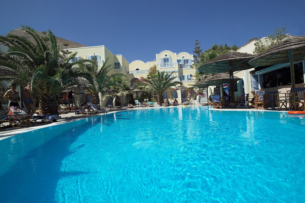 Hotel Zephyros — Swimming pool in Kamari, South Aegean