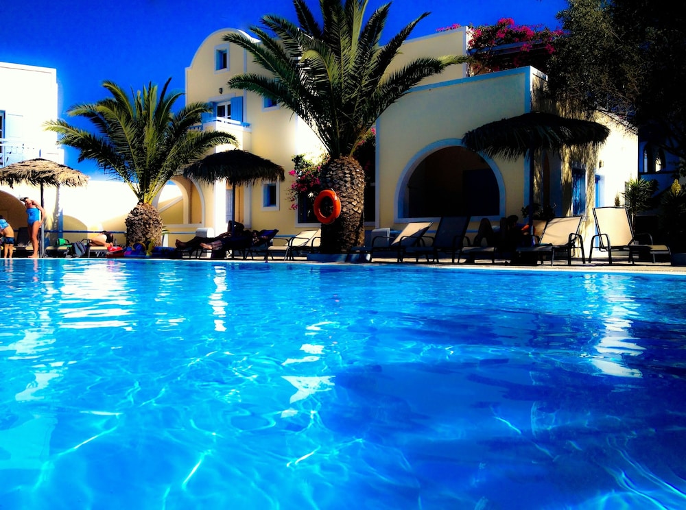 Hotel Zephyros — Swimming pool in Kamari, South Aegean