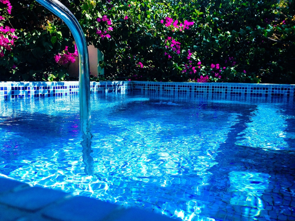 Hotel Zephyros — Swimming pool in Kamari, South Aegean