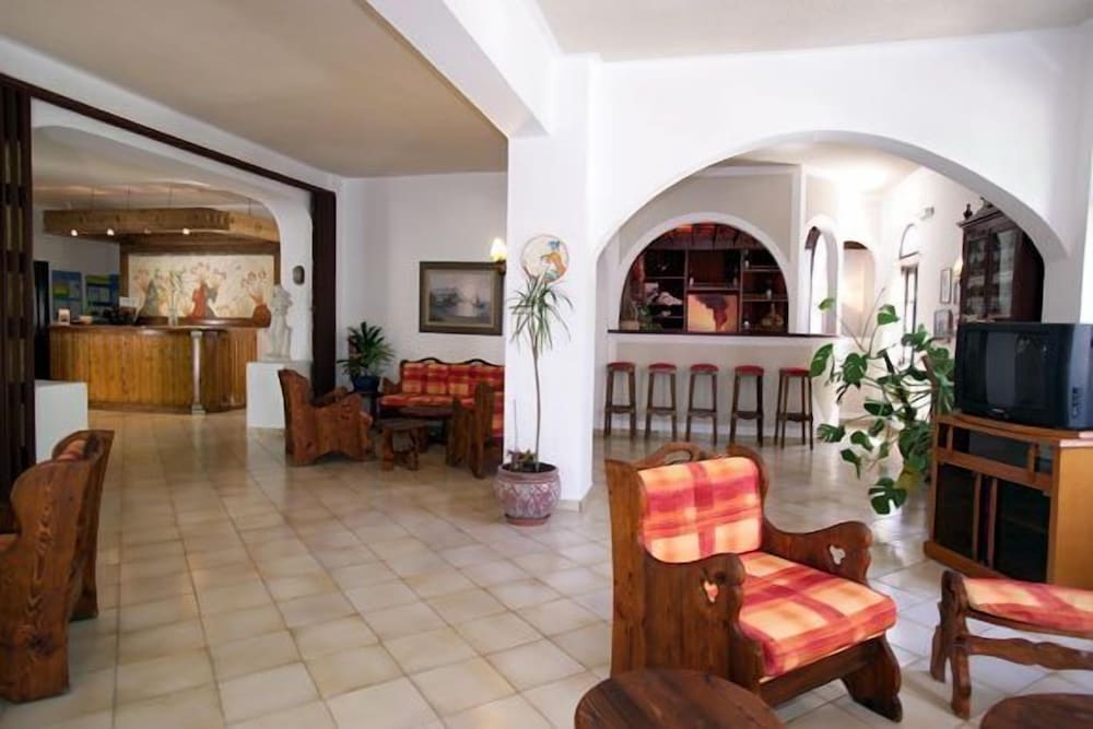 Hotel Zephyros — Restaurant & bars in Kamari, South Aegean