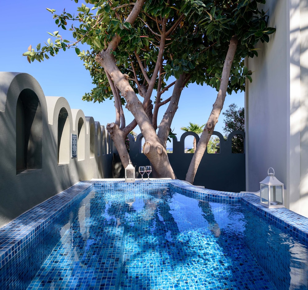 Hotel Zephyros — Swimming pool in Kamari, South Aegean