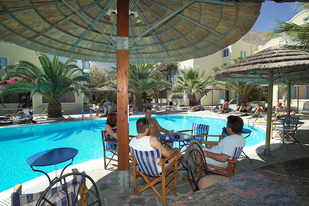 Hotel Zephyros — Swimming pool in Kamari, South Aegean
